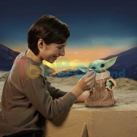 Star Wars F2849 Baby Yoda Интерактивный анимотронный Поедатель галактических снеков Грогу