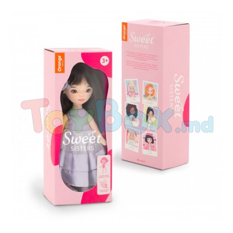 Orange Toys SS04-04 Păpuşă Leela într-o rochie violetă, 32 cm