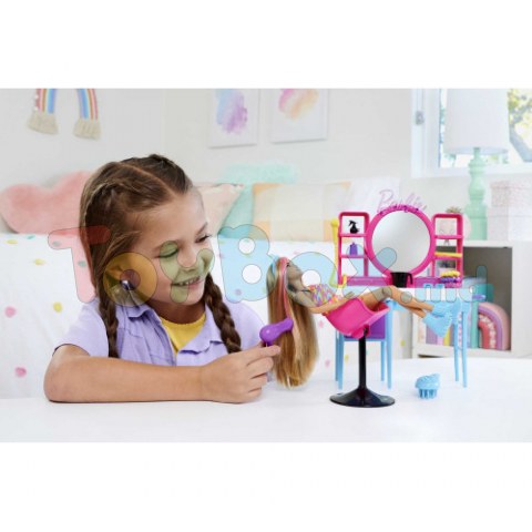 Barbie HKV00 Păpușă Barbie în salonul de coafură