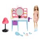 Barbie HKV00 Păpușă Barbie în salonul de coafură
